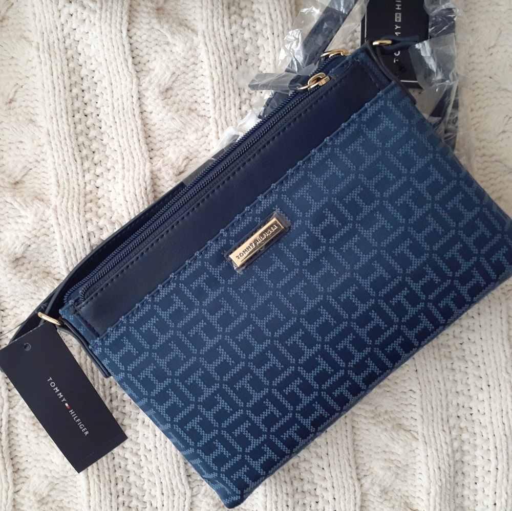 Tommy Hilfiger 2-in-1 Navy crossbody purse